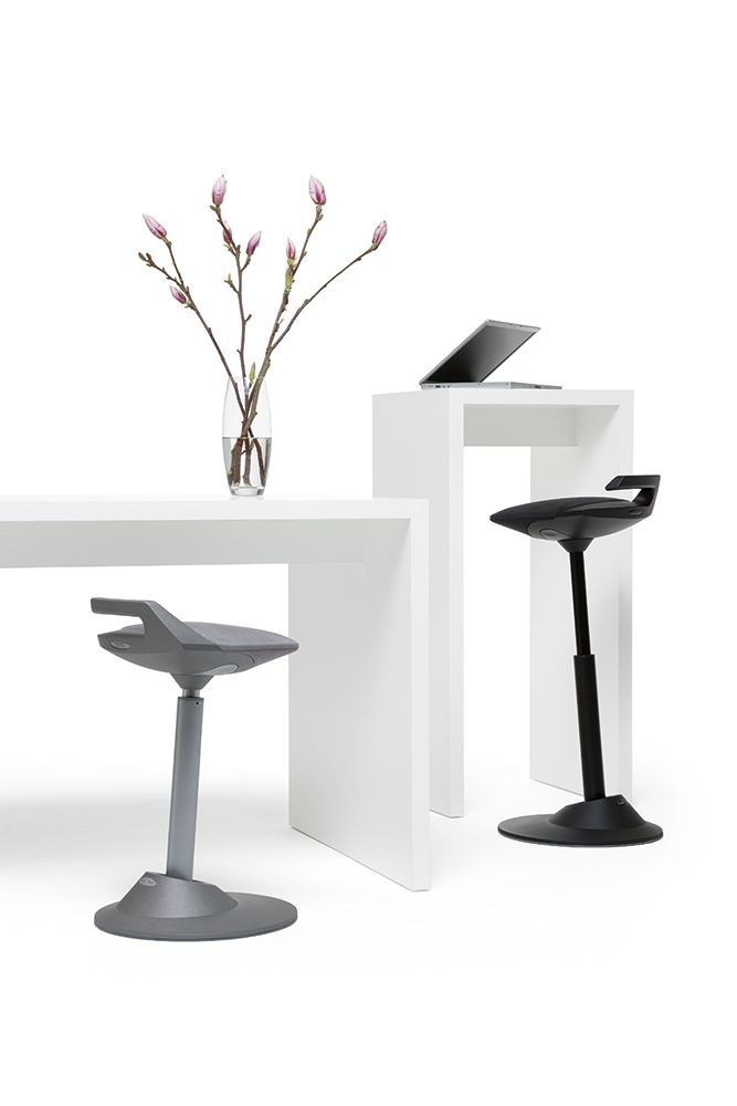 muvman_2tables_02 tables